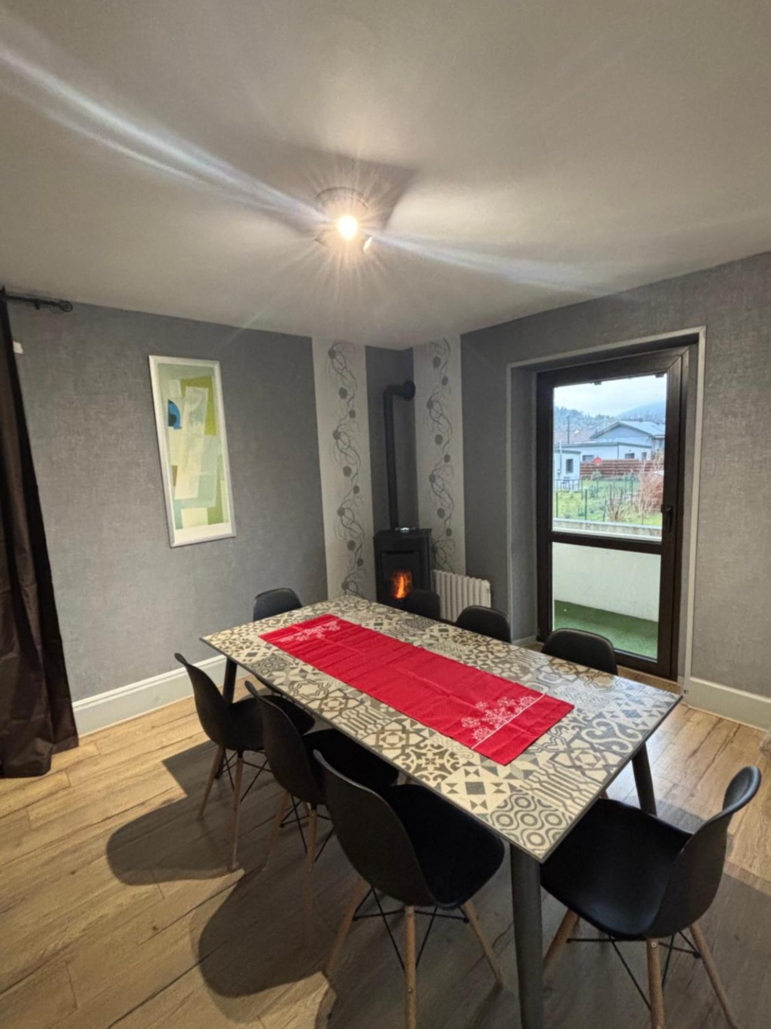 Gite 205 M2, 8Pers Piscine, Jacuzzi, Balneo Privatifs Vagney Eksteriør billede